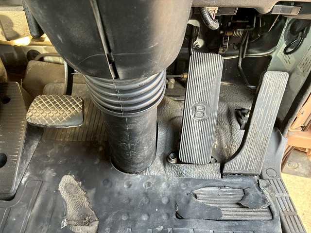 2119 8.7立米 電動ホッパー 330馬力 7速MT コンクリ作業車　☆雨天のなかご成約いただきました☆　東京都（48枚目）