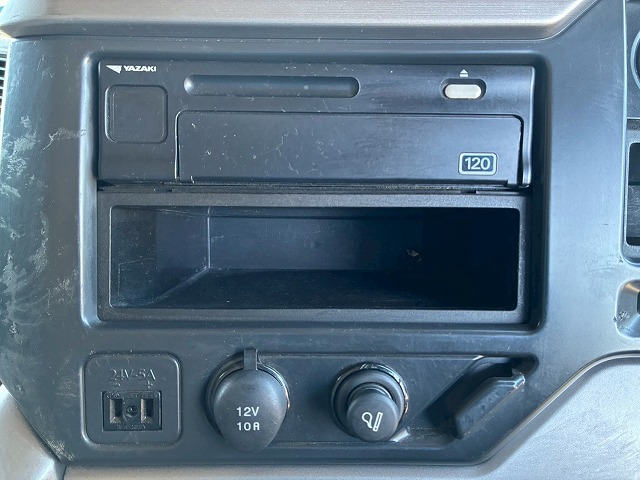 2122 2PG-CG5CA  H29 UDトラックス クオン アルミウイング ハイルーフ 8×4 4軸低床2デフ 後輪エアサス 日本トレクス エスコットⅥ AT 390馬力 10t 25t 大型 バン 箱車（48枚目）