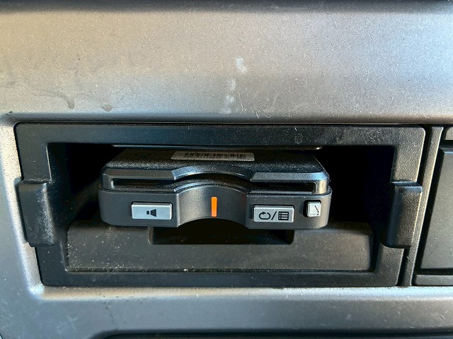 2122 2PG-CG5CA  H29 UDトラックス クオン アルミウイング ハイルーフ 8×4 4軸低床2デフ 後輪エアサス 日本トレクス エスコットⅥ AT 390馬力 10t 25t 大型 バン 箱車（49枚目）