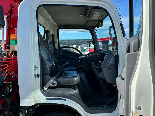 2133 2RG-NMR88R 保証対象車両 R3 いすゞ エルフ 4段クレーン ハイキャブ ショート 10尺ボディ 3トン積載 古河ユニック UNIC ラジコン フックイン 150馬力 6速 MT マニュアル 3t 7t 小型 ユニック車 カーゴクレーン(50枚目)