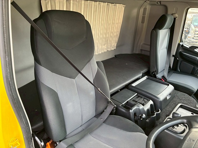 2174 QPG-FW1EXEG  H29 日野 プロフィア アルミウイング ハイルーフ 8×4 4軸低床2デフ 後輪エアサス 永久磁石式リターダ 背高 380馬力 E13C プロシフト AT セミオートマ 10t 25t 大型 バン 箱車（50枚目）