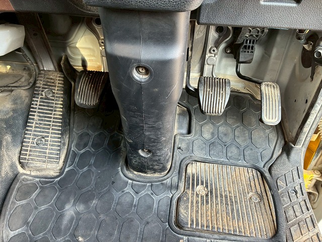 K2107 2KG-FD2ABA 保証対象車両 車検付 令和8年11月迄 H29 日野 レンジャー 4段クレーン ワンオーナー フルキャブ/ベッド付き 古河ユニック UNIC ラジコン フックイン 角足アウトリガー 6速 MT マニュアル 4t 8t 中型 カーゴクレーン（54枚目）