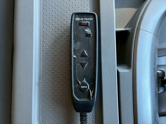 2122 2PG-CG5CA  H29 UDトラックス クオン アルミウイング ハイルーフ 8×4 4軸低床2デフ 後輪エアサス 日本トレクス エスコットⅥ AT 390馬力 10t 25t 大型 バン 箱車（51枚目）