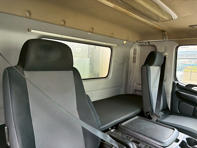 2146 TKG-FD7JKAG  H24 日野 レンジャー 冷蔵冷凍車 フルキャブ/ベッド付き 後輪エアサス 東芝 TOSHIBAキャリア -30℃低温設定 スタンバイ装置 キーストンフロア ジョロダーレール 6速 MT マニュアル 4t 8t 中型 冷凍バン チルド（52枚目）