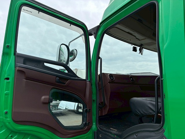 K-2111 2DG-SS1EKGG  検切れナンバー付き H30 日野 プロフィア トラクターヘッド ワンオーナー ハイルーフ 6×4 3軸2デフ 後輪エアサス 永久磁石式リターダ 450馬力 7速MT マニュアル 10t 53t 大型 牽引 2デフヘッド ダブルデフ（53枚目）