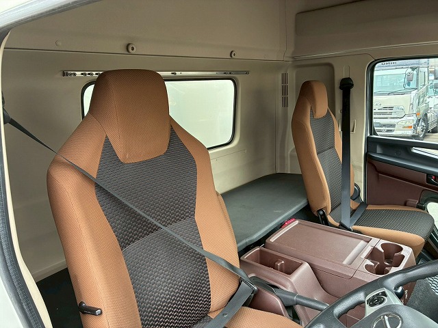 2100 2PG-FD2ABG ☆★ハイルーフ!★後輪エアサス!★☆ ◆6200×フルワイド!◆内高:242cm!◆ ◎2.7トン積載!◎240馬力!◎6速MT!◎ 成約! 神奈川県(54枚目)