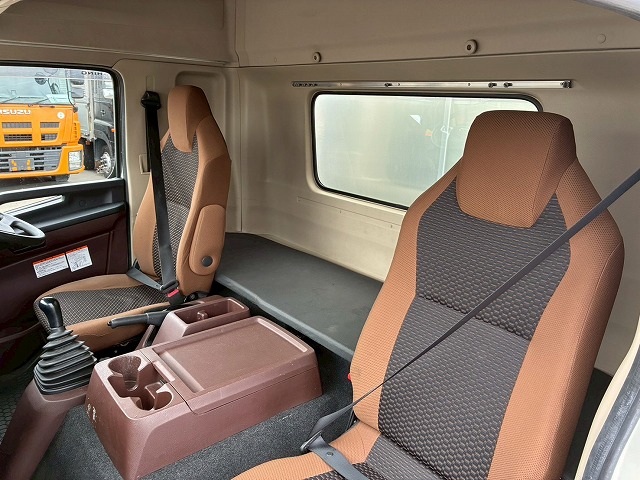 2100 2PG-FD2ABG ☆★ハイルーフ!★後輪エアサス!★☆ ◆6200×フルワイド!◆内高:242cm!◆ ◎2.7トン積載!◎240馬力!◎6速MT!◎ 成約! 神奈川県(55枚目)