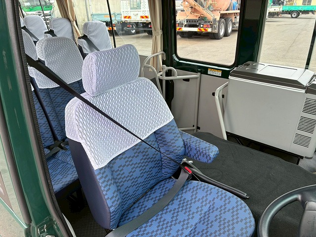 K-2172 2RG-BG740G R4 三菱ふそう ローザ マイクロバス 4×4 四輪駆動 フルタイム 4WD 28人 リクライニング 自動扉 自動ステップ オートスイングドア リアトランク ボトルクーラー デュオニック AT セミオートマ 小型 中型 送迎バス 観光バス(54枚目)