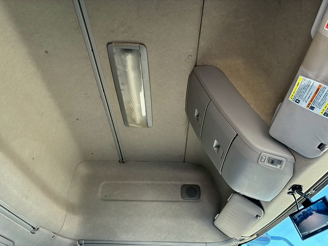 2122 2PG-CG5CA  H29 UDトラックス クオン アルミウイング ハイルーフ 8×4 4軸低床2デフ 後輪エアサス 日本トレクス エスコットⅥ AT 390馬力 10t 25t 大型 バン 箱車（55枚目）