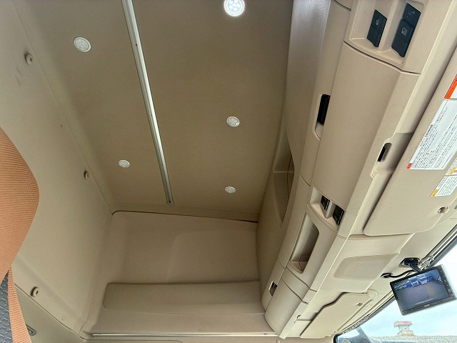 2100 2PG-FD2ABG ☆★ハイルーフ!★後輪エアサス!★☆ ◆6200×フルワイド!◆内高:242cm!◆ ◎2.7トン積載!◎240馬力!◎6速MT!◎ 成約! 神奈川県(56枚目)