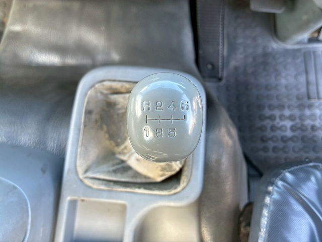 2159 QKG-FK72FZ 保証対象車両 車検付 令和8年12月迄 H27 三菱ふそう 増トンファイター コンクリートミキサー車 新明和工業 6.3立米 ショートキャブ/ベッドレス 240馬力 6速 MT マニュアル 8トン積載 8t 15t 中型 増トン コンクリ作業車(55枚目)