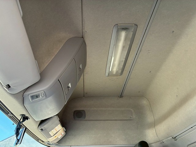 2122 2PG-CG5CA  H29 UDトラックス クオン アルミウイング ハイルーフ 8×4 4軸低床2デフ 後輪エアサス 日本トレクス エスコットⅥ AT 390馬力 10t 25t 大型 バン 箱車（56枚目）