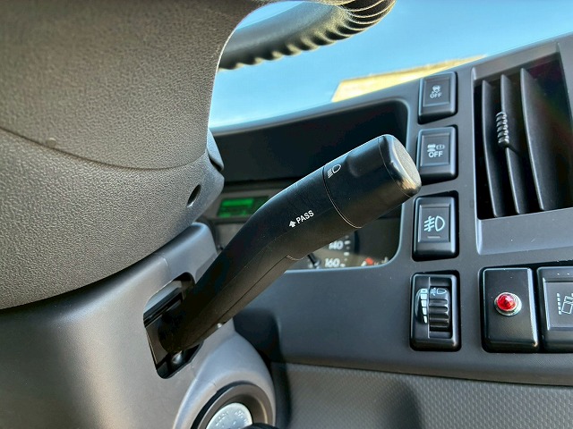 2133 2RG-NMR88R 保証対象車両 R3 いすゞ エルフ 4段クレーン ハイキャブ ショート 10尺ボディ 3トン積載 古河ユニック UNIC ラジコン フックイン 150馬力 6速 MT マニュアル 3t 7t 小型 ユニック車 カーゴクレーン(57枚目)