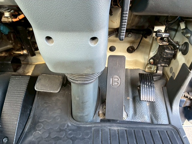 2159 QKG-FK72FZ 保証対象車両 車検付 令和8年12月迄 H27 三菱ふそう 増トンファイター コンクリートミキサー車 新明和工業 6.3立米 ショートキャブ/ベッドレス 240馬力 6速 MT マニュアル 8トン積載 8t 15t 中型 増トン コンクリ作業車(56枚目)