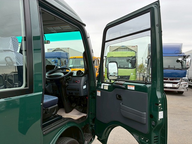 K-2172 2RG-BG740G R4 三菱ふそう ローザ マイクロバス 4×4 四輪駆動 フルタイム 4WD 28人 リクライニング 自動扉 自動ステップ オートスイングドア リアトランク ボトルクーラー デュオニック AT セミオートマ 小型 中型 送迎バス 観光バス(56枚目)