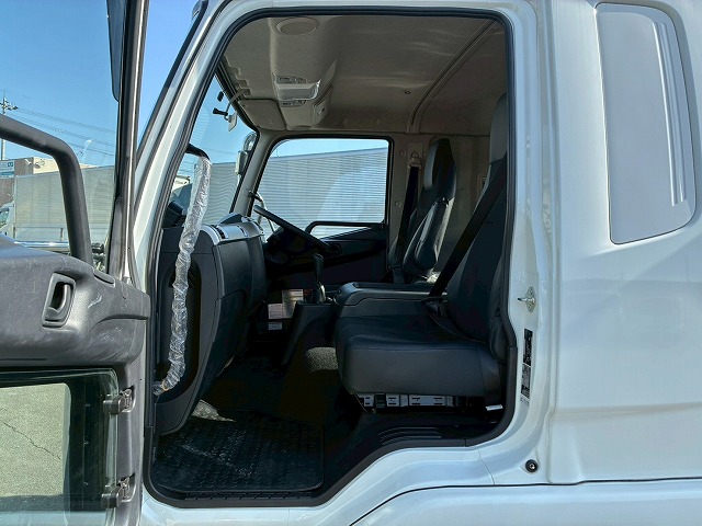 K-2148 2KG-FK62FZ 保証対象車両 R5 三菱ふそう 増トンファイター 4段セルフクレーン フルキャブ/ベッド付き 古河ユニック UNIC ラジコン フックイン ハイジャッキ ロングジャッキ アルミブロック 240馬力 6速 MT マニュアル 7.5t 14t 中型 大型 回送車 重機運搬車(58枚目)