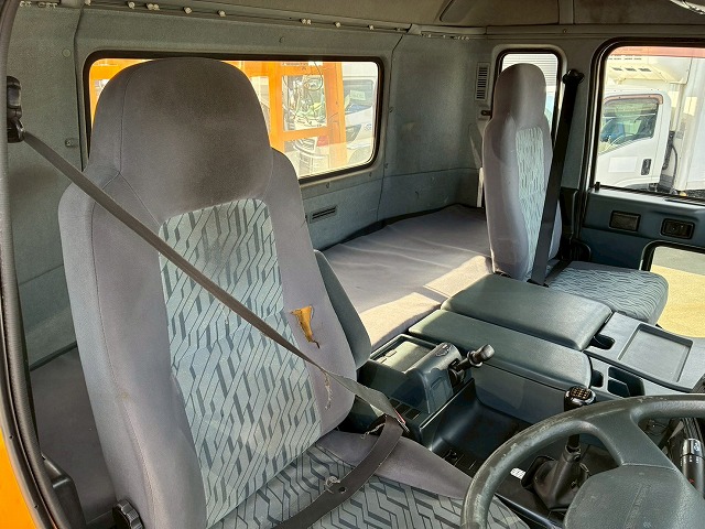 2102 KL-CG55K  車検付 令和8年8月迄 H16 日産ディーゼル UDトラックス ビッグサム セーフティローダー 8×4 4軸低床2デフ リーフサスペンション 花見台 ウインチ ラジコン 400馬力 RH8 V8型 生エンジン 7速 MT マニュアル 10t 25t 大型 セルフ 重機運搬車 回送車（59枚目）