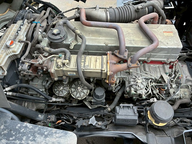 K-2111 2DG-SS1EKGG  検切れナンバー付き H30 日野 プロフィア トラクターヘッド ワンオーナー ハイルーフ 6×4 3軸2デフ 後輪エアサス 永久磁石式リターダ 450馬力 7速MT マニュアル 10t 53t 大型 牽引 2デフヘッド ダブルデフ（60枚目）