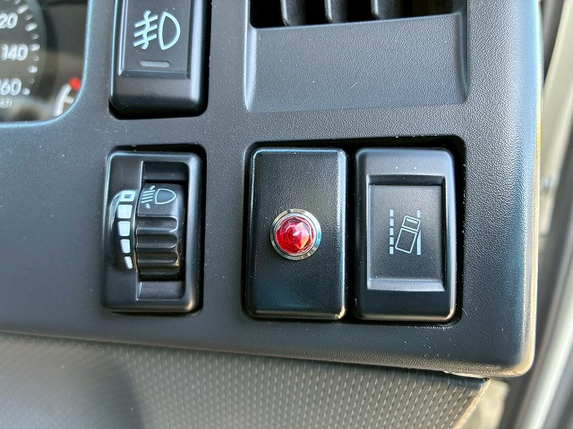 2133 2RG-NMR88R 保証対象車両 R3 いすゞ エルフ 4段クレーン ハイキャブ ショート 10尺ボディ 3トン積載 古河ユニック UNIC ラジコン フックイン 150馬力 6速 MT マニュアル 3t 7t 小型 ユニック車 カーゴクレーン(61枚目)