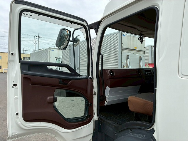 2100 2PG-FD2ABG ☆★ハイルーフ!★後輪エアサス!★☆ ◆6200×フルワイド!◆内高:242cm!◆ ◎2.7トン積載!◎240馬力!◎6速MT!◎ 成約! 神奈川県(61枚目)