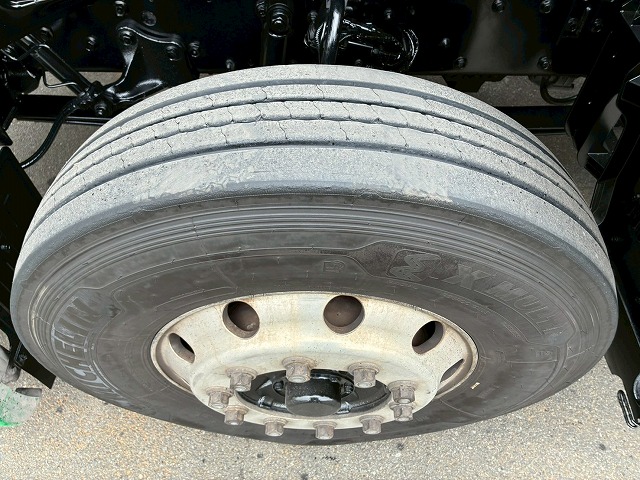 K-2111 2DG-SS1EKGG  検切れナンバー付き H30 日野 プロフィア トラクターヘッド ワンオーナー ハイルーフ 6×4 3軸2デフ 後輪エアサス 永久磁石式リターダ 450馬力 7速MT マニュアル 10t 53t 大型 牽引 2デフヘッド ダブルデフ（61枚目）