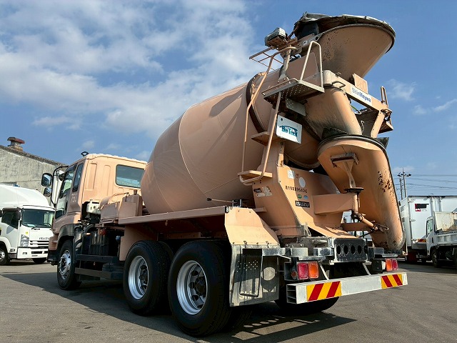2119 8.7立米 電動ホッパー 330馬力 7速MT コンクリ作業車　☆雨天のなかご成約いただきました☆　東京都（7枚目）