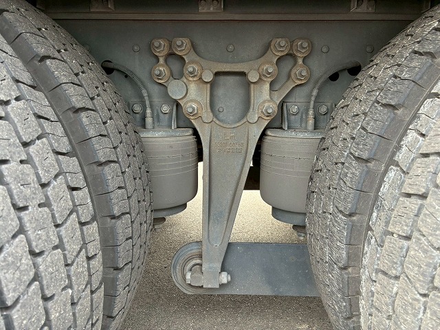 2071 QKG-CD5ZA  H26 UDトラックス クオン アルミウイング 6×2 3軸1デフ 後輪エアサス 日本フルハーフ ラッシング スタンション 380馬力 エスコット AT 10t 25t 大型 バン 箱車（63枚目）