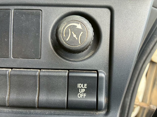 K-2117 2KG-FE2ABA  保証対象車両 H30 日野 増トンレンジャー 4段クレーン ワンオーナー フルキャブ/ベッド付き 古河ユニック UNIC 2.93t ラジコン フックイン 角足アウトリガー ジャッキ 240馬力 6速 MT マニュアル 7t 8t 14t 中型 大型 カーゴクレーン（63枚目）