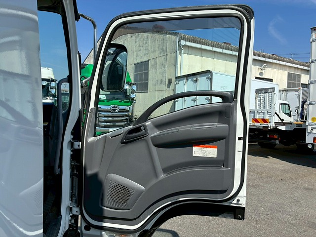 2179 TKG-FRR90T2  車検付 令和8年10月迄 H27 いすゞ フォワード アルミウイング フルキャブ/ベッド付き 6200 フルワイド 後輪エアサス 日本フルハーフ 240馬力 6速マニュアル MT 4t 8t 中型 バン 箱車（62枚目）