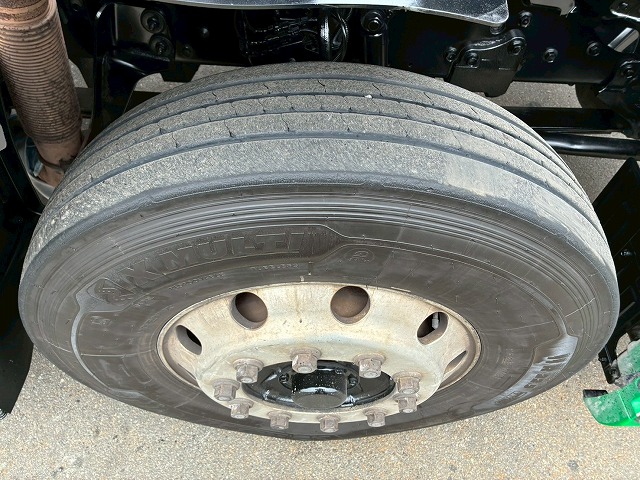 K-2111 2DG-SS1EKGG  検切れナンバー付き H30 日野 プロフィア トラクターヘッド ワンオーナー ハイルーフ 6×4 3軸2デフ 後輪エアサス 永久磁石式リターダ 450馬力 7速MT マニュアル 10t 53t 大型 牽引 2デフヘッド ダブルデフ（62枚目）