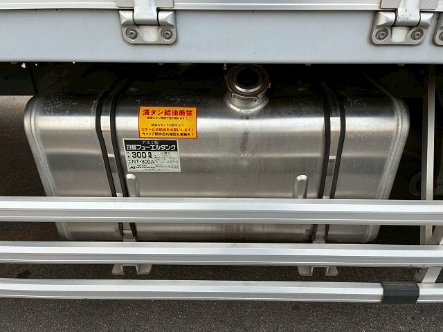 2071 QKG-CD5ZA  H26 UDトラックス クオン アルミウイング 6×2 3軸1デフ 後輪エアサス 日本フルハーフ ラッシング スタンション 380馬力 エスコット AT 10t 25t 大型 バン 箱車（64枚目）