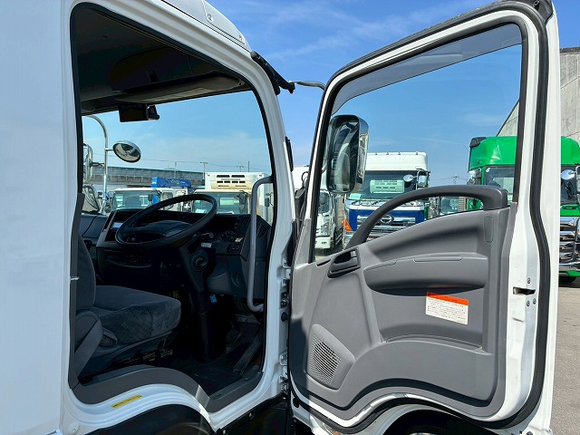 2179 TKG-FRR90T2  車検付 令和8年10月迄 H27 いすゞ フォワード アルミウイング フルキャブ/ベッド付き 6200 フルワイド 後輪エアサス 日本フルハーフ 240馬力 6速マニュアル MT 4t 8t 中型 バン 箱車（63枚目）