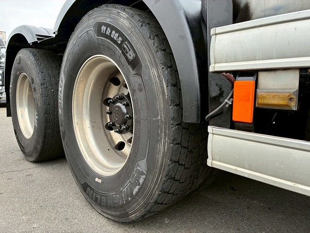 K-2111 2DG-SS1EKGG  検切れナンバー付き H30 日野 プロフィア トラクターヘッド ワンオーナー ハイルーフ 6×4 3軸2デフ 後輪エアサス 永久磁石式リターダ 450馬力 7速MT マニュアル 10t 53t 大型 牽引 2デフヘッド ダブルデフ（63枚目）