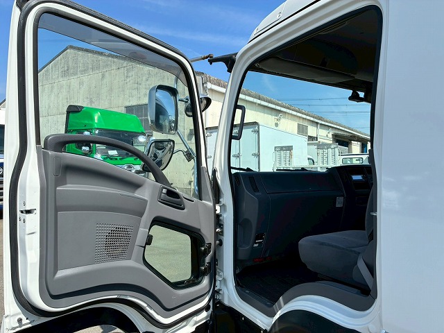 2179 TKG-FRR90T2  車検付 令和8年10月迄 H27 いすゞ フォワード アルミウイング フルキャブ/ベッド付き 6200 フルワイド 後輪エアサス 日本フルハーフ 240馬力 6速マニュアル MT 4t 8t 中型 バン 箱車（64枚目）