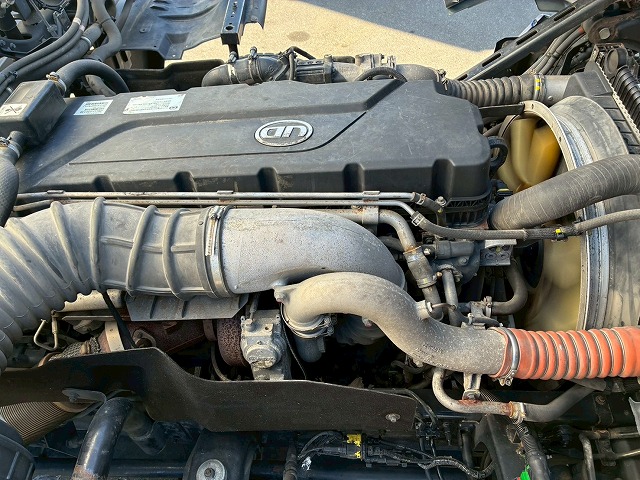 2122 2PG-CG5CA  H29 UDトラックス クオン アルミウイング ハイルーフ 8×4 4軸低床2デフ 後輪エアサス 日本トレクス エスコットⅥ AT 390馬力 10t 25t 大型 バン 箱車（64枚目）