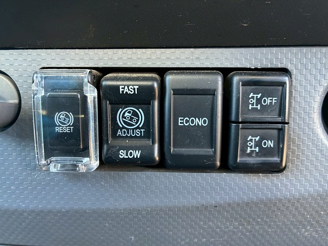 2133 2RG-NMR88R 保証対象車両 R3 いすゞ エルフ 4段クレーン ハイキャブ ショート 10尺ボディ 3トン積載 古河ユニック UNIC ラジコン フックイン 150馬力 6速 MT マニュアル 3t 7t 小型 ユニック車 カーゴクレーン(65枚目)