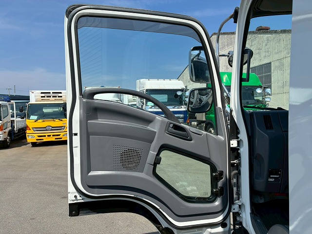 2179 TKG-FRR90T2  車検付 令和8年10月迄 H27 いすゞ フォワード アルミウイング フルキャブ/ベッド付き 6200 フルワイド 後輪エアサス 日本フルハーフ 240馬力 6速マニュアル MT 4t 8t 中型 バン 箱車（65枚目）