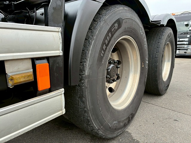 K-2111 2DG-SS1EKGG  検切れナンバー付き H30 日野 プロフィア トラクターヘッド ワンオーナー ハイルーフ 6×4 3軸2デフ 後輪エアサス 永久磁石式リターダ 450馬力 7速MT マニュアル 10t 53t 大型 牽引 2デフヘッド ダブルデフ（65枚目）