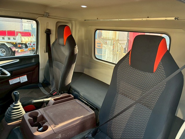 K2107 2KG-FD2ABA 保証対象車両 車検付 令和8年11月迄 H29 日野 レンジャー 4段クレーン ワンオーナー フルキャブ/ベッド付き 古河ユニック UNIC ラジコン フックイン 角足アウトリガー 6速 MT マニュアル 4t 8t 中型 カーゴクレーン（68枚目）