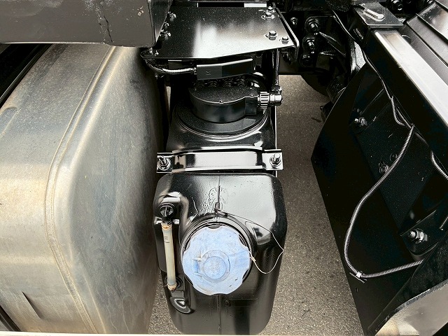 K-2111 2DG-SS1EKGG  検切れナンバー付き H30 日野 プロフィア トラクターヘッド ワンオーナー ハイルーフ 6×4 3軸2デフ 後輪エアサス 永久磁石式リターダ 450馬力 7速MT マニュアル 10t 53t 大型 牽引 2デフヘッド ダブルデフ（67枚目）