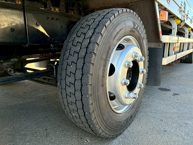 2122 2PG-CG5CA  H29 UDトラックス クオン アルミウイング ハイルーフ 8×4 4軸低床2デフ 後輪エアサス 日本トレクス エスコットⅥ AT 390馬力 10t 25t 大型 バン 箱車（67枚目）