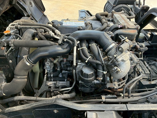 2179 TKG-FRR90T2  車検付 令和8年10月迄 H27 いすゞ フォワード アルミウイング フルキャブ/ベッド付き 6200 フルワイド 後輪エアサス 日本フルハーフ 240馬力 6速マニュアル MT 4t 8t 中型 バン 箱車（68枚目）