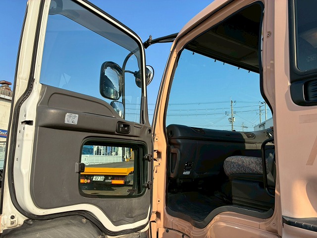 2119 8.7立米 電動ホッパー 330馬力 7速MT コンクリ作業車　☆雨天のなかご成約いただきました☆　東京都（68枚目）