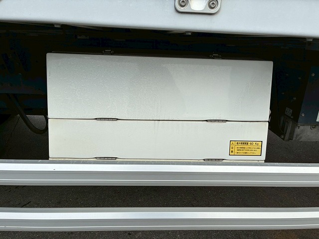 2071 QKG-CD5ZA  H26 UDトラックス クオン アルミウイング 6×2 3軸1デフ 後輪エアサス 日本フルハーフ ラッシング スタンション 380馬力 エスコット AT 10t 25t 大型 バン 箱車（70枚目）