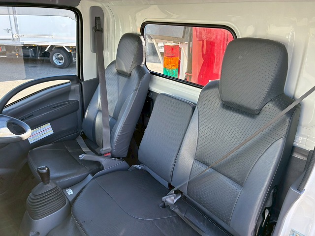 2133 2RG-NMR88R 保証対象車両 R3 いすゞ エルフ 4段クレーン ハイキャブ ショート 10尺ボディ 3トン積載 古河ユニック UNIC ラジコン フックイン 150馬力 6速 MT マニュアル 3t 7t 小型 ユニック車 カーゴクレーン(70枚目)