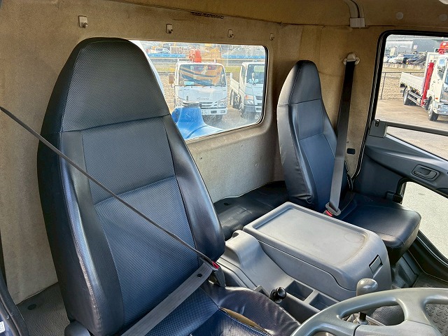 2159 QKG-FK72FZ 保証対象車両 車検付 令和8年12月迄 H27 三菱ふそう 増トンファイター コンクリートミキサー車 新明和工業 6.3立米 ショートキャブ/ベッドレス 240馬力 6速 MT マニュアル 8トン積載 8t 15t 中型 増トン コンクリ作業車(70枚目)