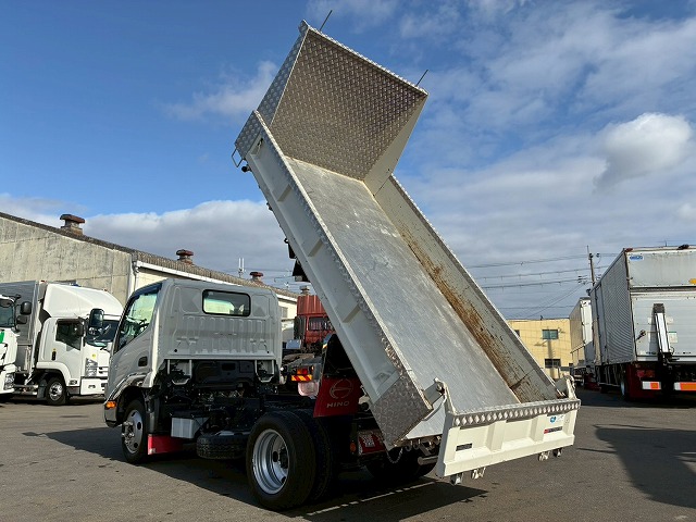 K-2103 2RG-XZU600T 保証対象車両 車検付 令和8年8月迄 R5 日野 デュトロ ダンプ ワンオーナー 4ナンバー 極東開発工業 全低床 フルフラットロー 150馬力 6速 MT マニュアル 5トン限定・準中型免許 2t 5t 小型 土砂ダンプ(10枚目)