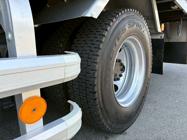 2179 TKG-FRR90T2  車検付 令和8年10月迄 H27 いすゞ フォワード アルミウイング フルキャブ/ベッド付き 6200 フルワイド 後輪エアサス 日本フルハーフ 240馬力 6速マニュアル MT 4t 8t 中型 バン 箱車（72枚目）