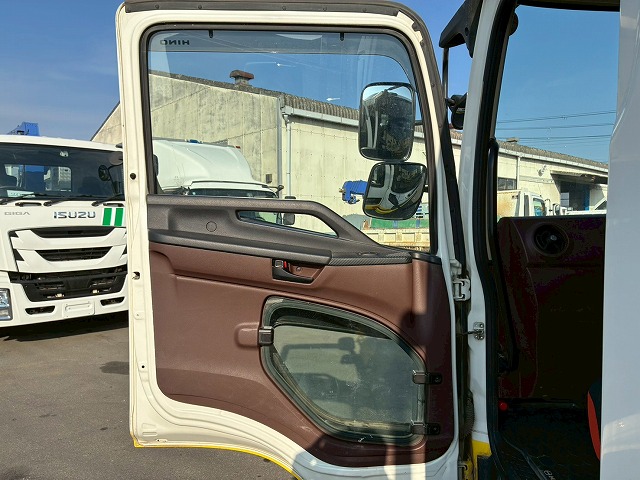 K2107 2KG-FD2ABA 保証対象車両 車検付 令和8年11月迄 H29 日野 レンジャー 4段クレーン ワンオーナー フルキャブ/ベッド付き 古河ユニック UNIC ラジコン フックイン 角足アウトリガー 6速 MT マニュアル 4t 8t 中型 カーゴクレーン（75枚目）