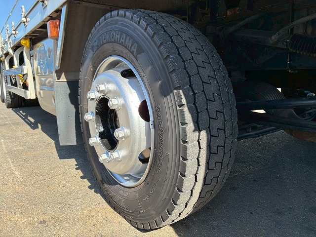 2122 2PG-CG5CA  H29 UDトラックス クオン アルミウイング ハイルーフ 8×4 4軸低床2デフ 後輪エアサス 日本トレクス エスコットⅥ AT 390馬力 10t 25t 大型 バン 箱車（72枚目）